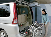 車椅子収納装置